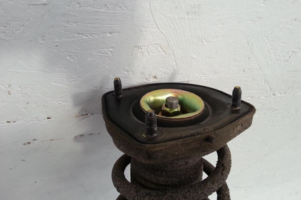 KIA Cerato Federbein Stossd&auml;mpfer hinten linkss 1,6 76kw Benzin 5trg Bj 06